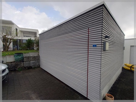 Freistehender Carport mit integriertem Garagentor