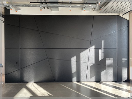 Hebefalttor als architektonische Raumtrennung