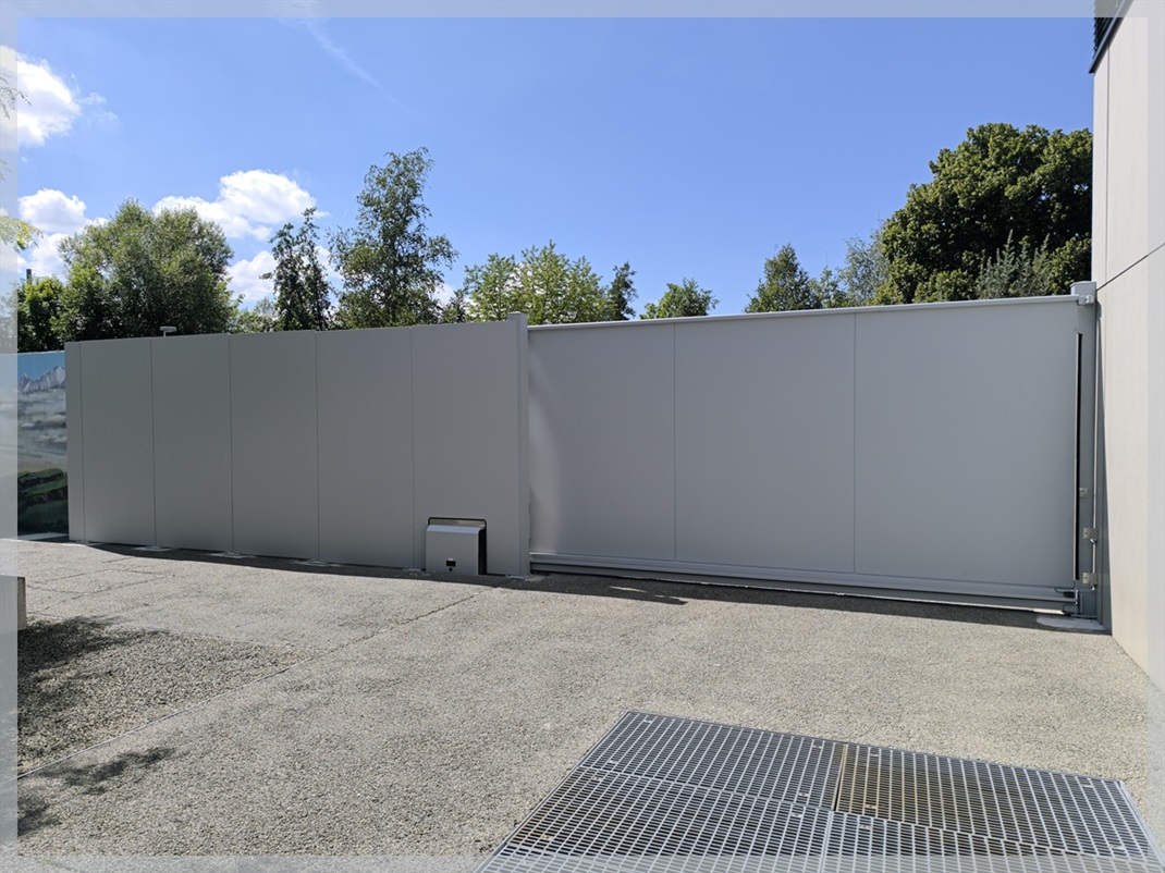 Freitragendes Arealschiebetor für Asylzentrum in Kreuzlingen