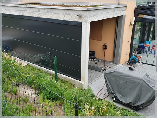 Geschlossener Garagenunterstand mit Durchfahrtsmöglichkeit