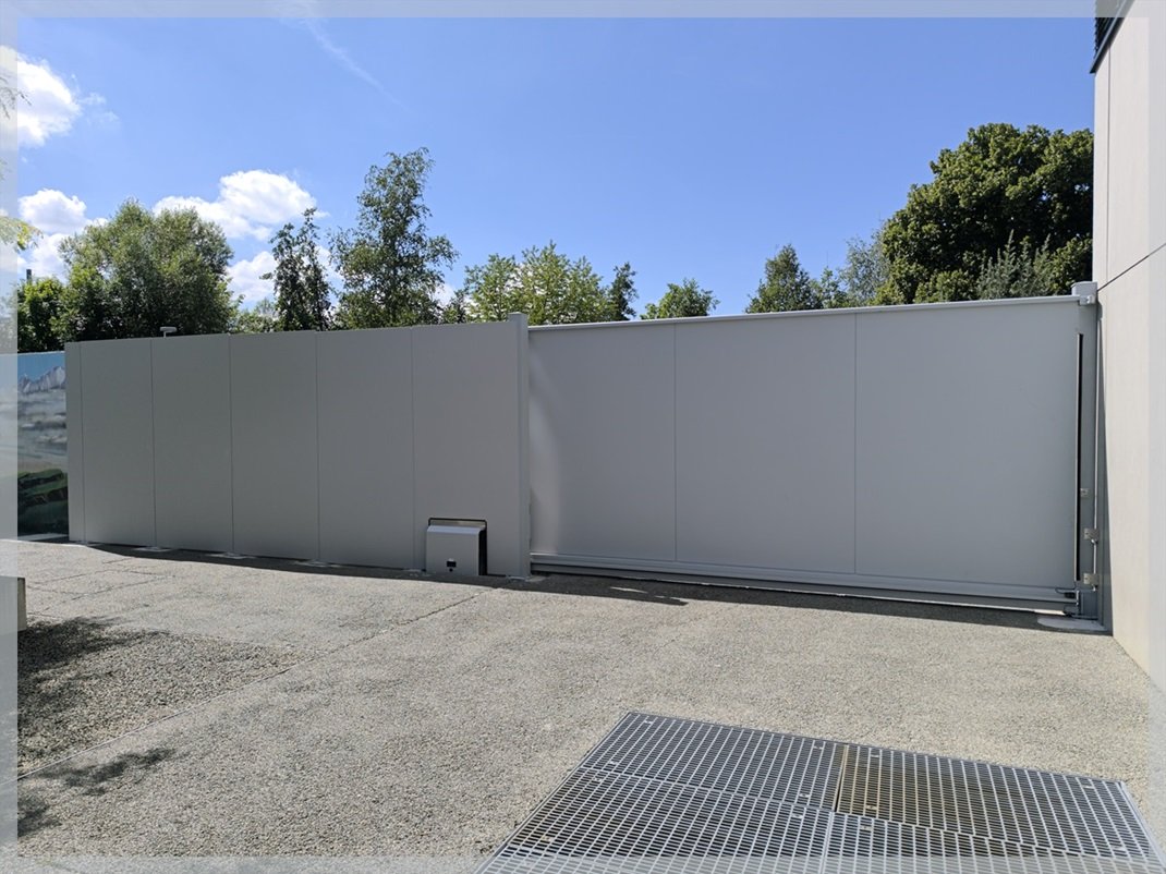 Freitragendes Arealschiebetor für Asylzentrum in Kreuzlingen