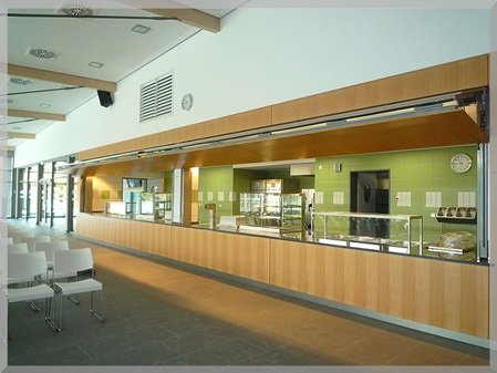 mensa abtrennung spezialtobau.ch Hebefaltladen Kantinen Faltladen Faltladen Kantine Mensa Faltladen Klappladen